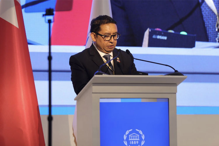 Ketua BKSAP DPR RI Fadli Zon saat sesi penyampaian pandangan terkait emergency item di Sidang IPU 146 di Manama, Bahrain, Selasa (13/3/2023)