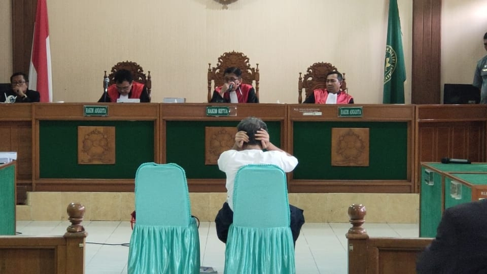 Sidang kasus ujaran kebencian ijasah Palsu Jokowi, ITE, dan penistaan dengan terdakwa Bambang Tri Mulyono dna Sugi Nur Raharja di PN Solo.