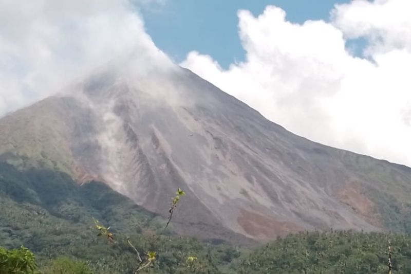 Gunung Karangetang di Kabupaten Kepulauan Sitaro, Sulawesi Utara