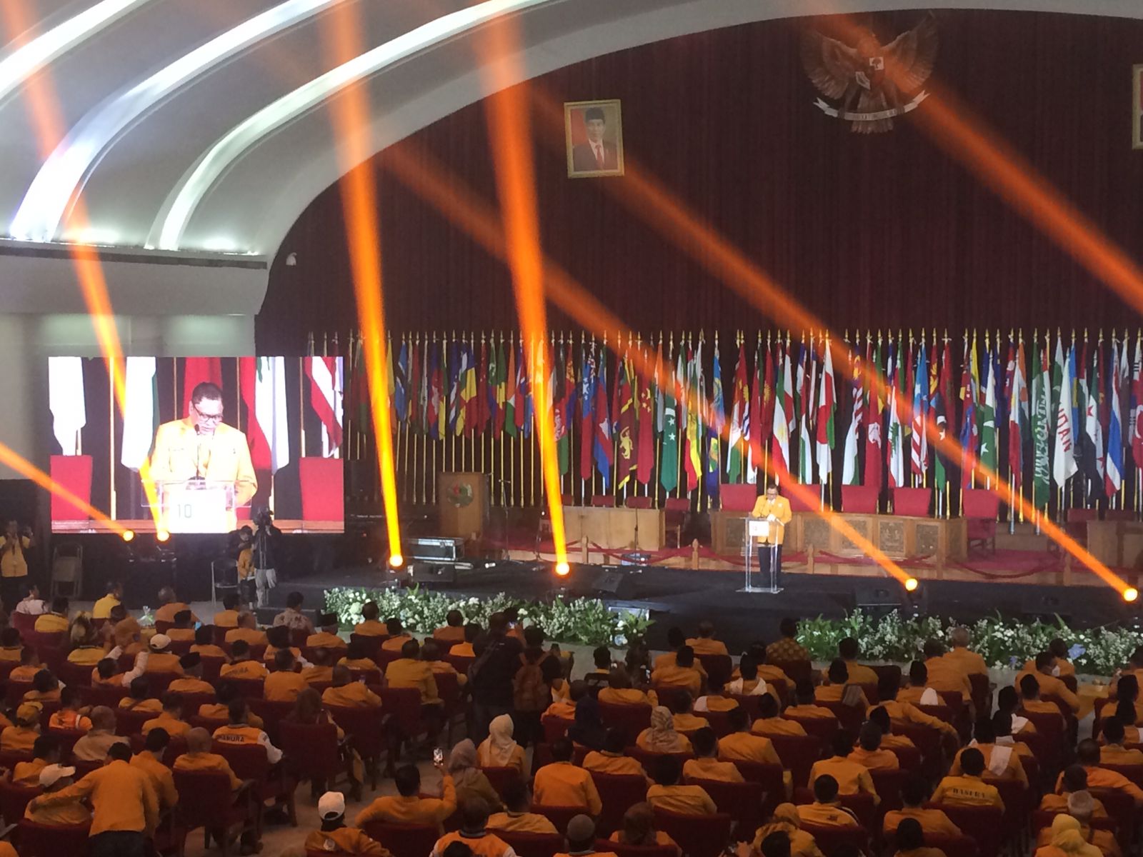 Ketum Hanura Oesman Sapta Odang membuka Rakornas Hanura di Bandung, Jawa Barat, Kamis (2/3)