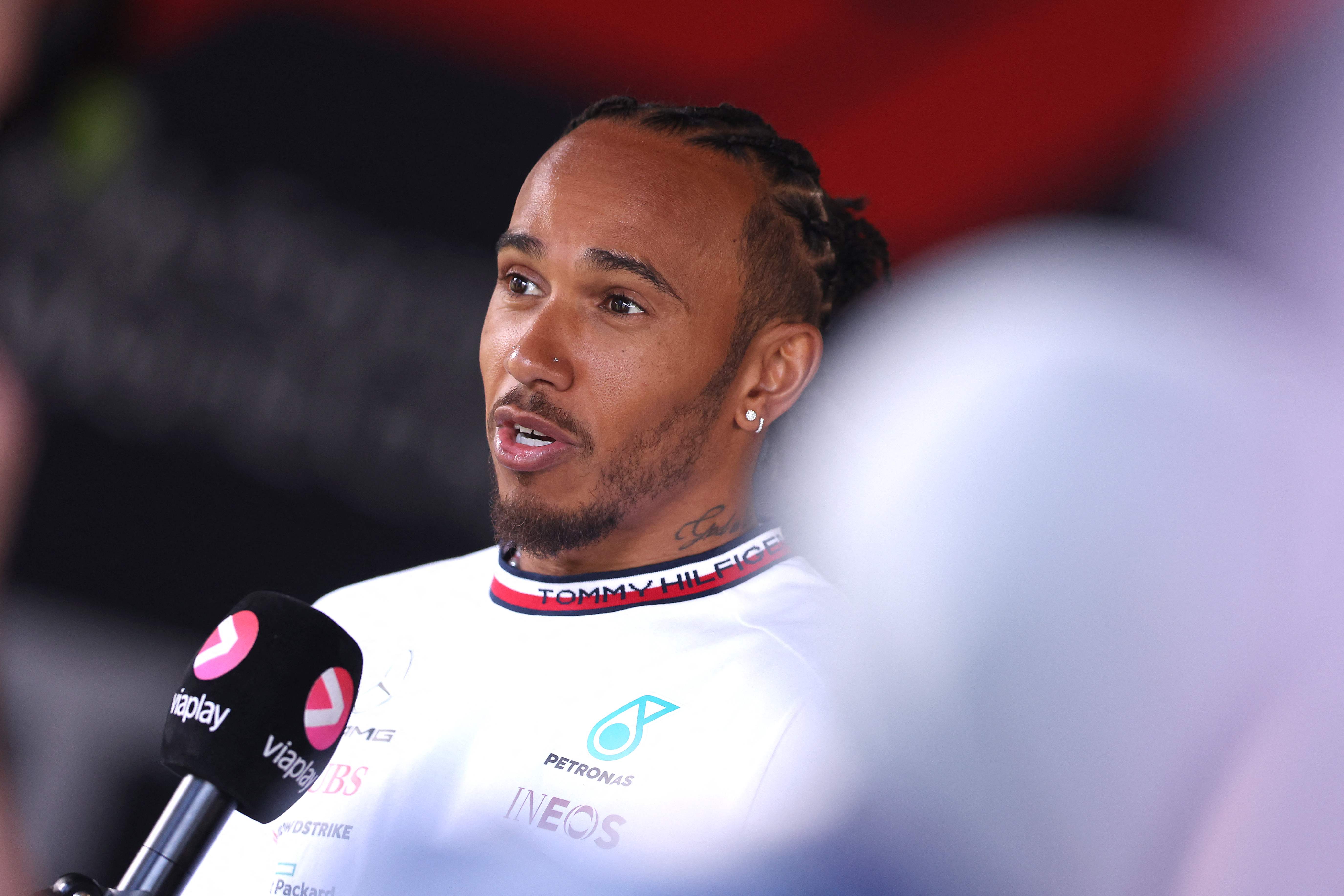 Hamilton Tegaskan tidak akan Tinggalkan Mercedes