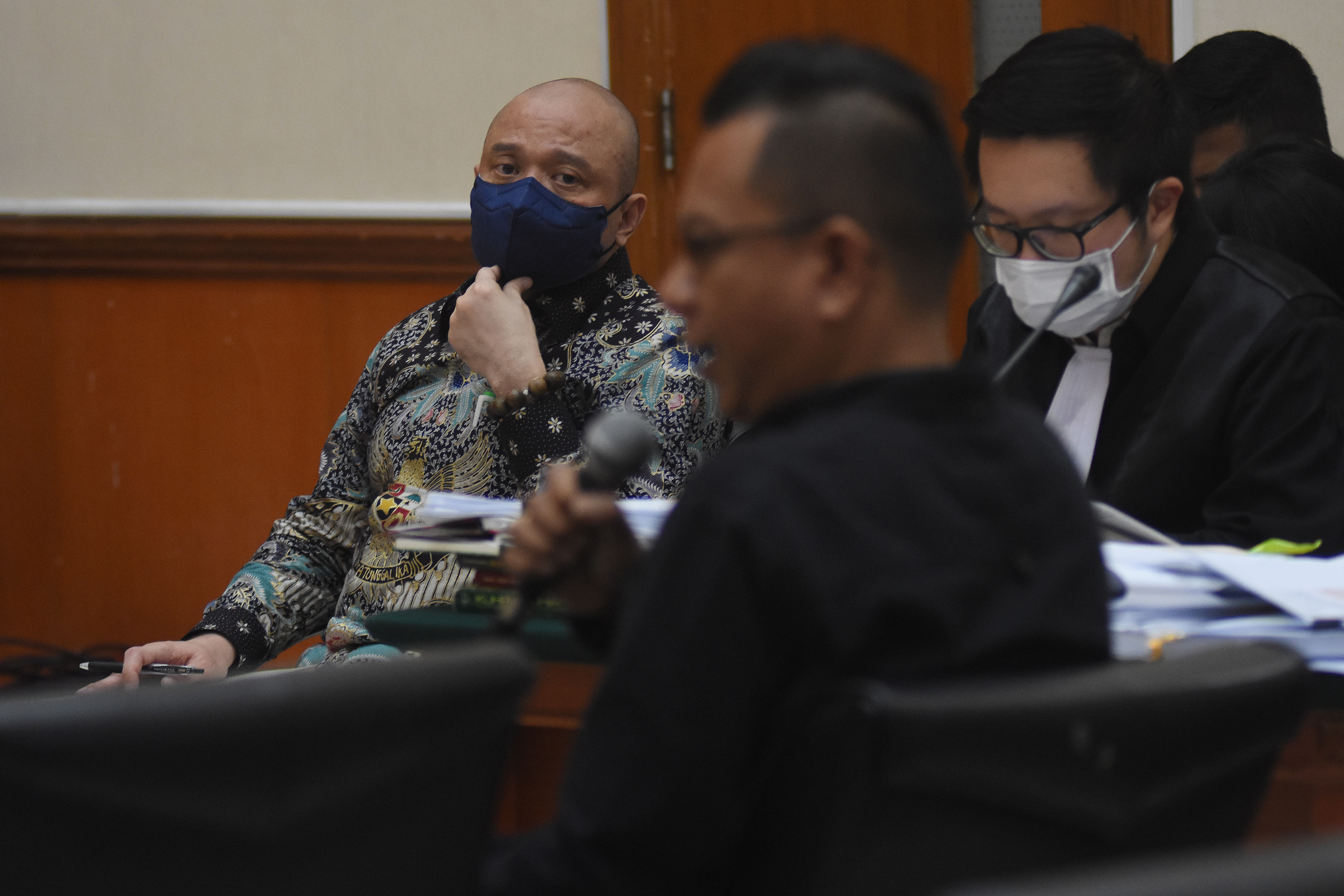 Terdakwa mantan Kapolda Sumatra Barat Irjen Pol Teddy Minahasa (kiri).