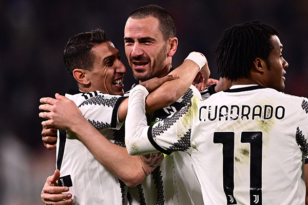 Para pemain Juventus merayakan kemenangan atas Freiburg.