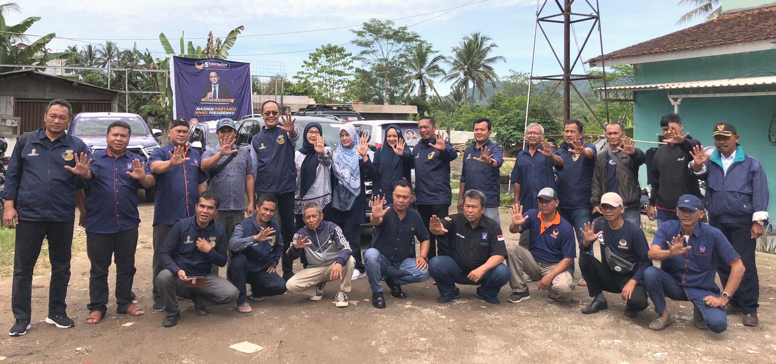 Ayep Zaki bersama warga Sukabumi usai dialog kebangsaan.