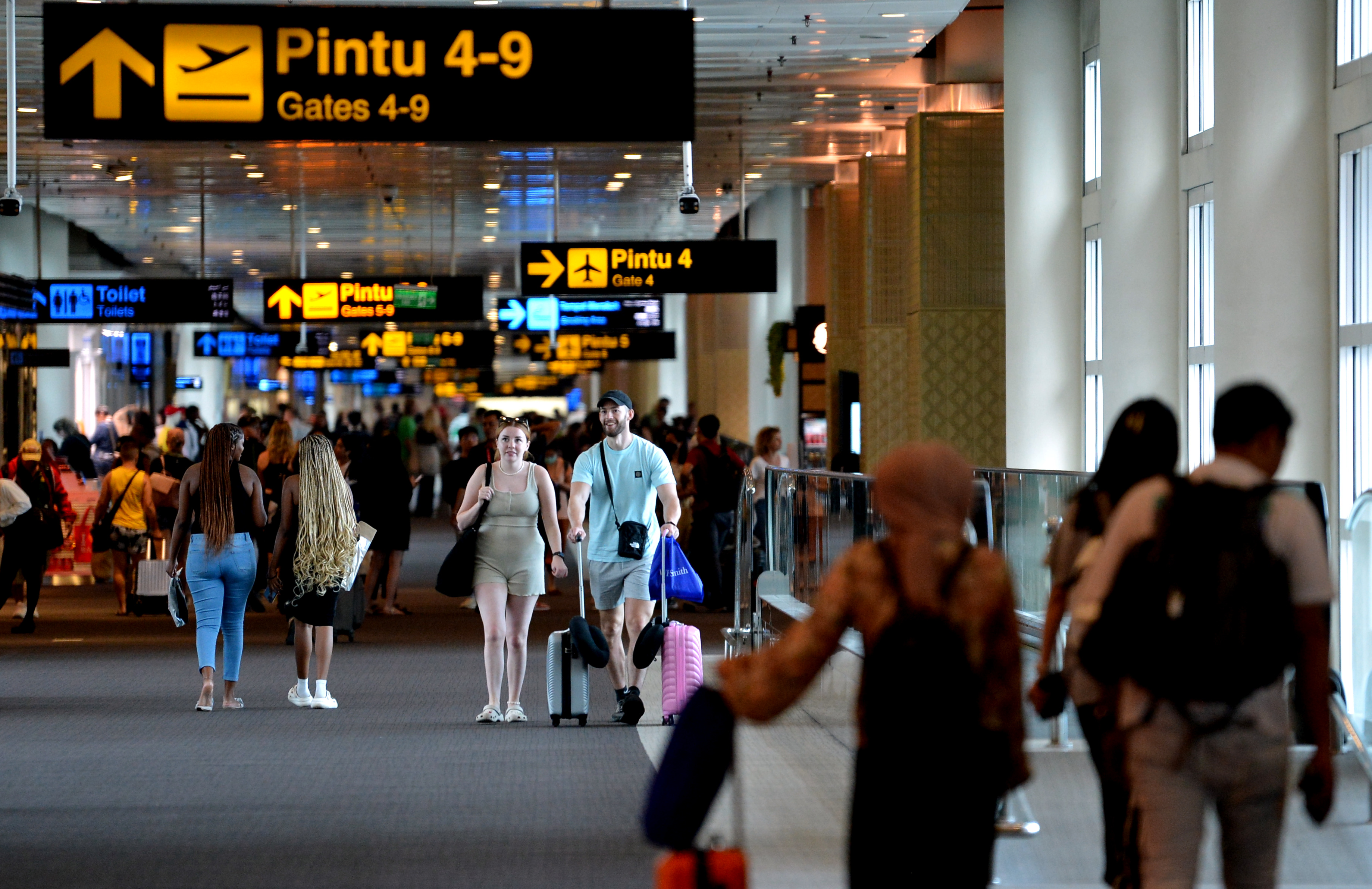 Para penumpang di Bandara Internasional Ngurah Rai, Denpasar, Bali
