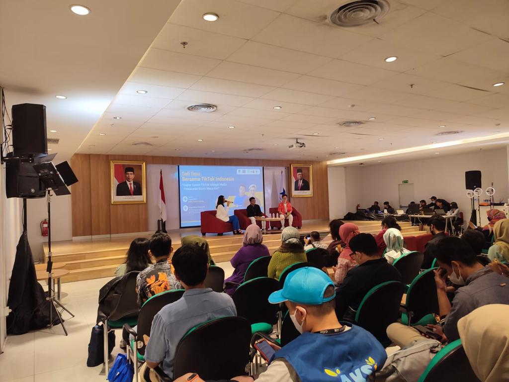 Kemenkominfo bersama Tiktok Indonesia menggelar talkshow dan workshop agar masyarakat cakap digital di Jakarta.