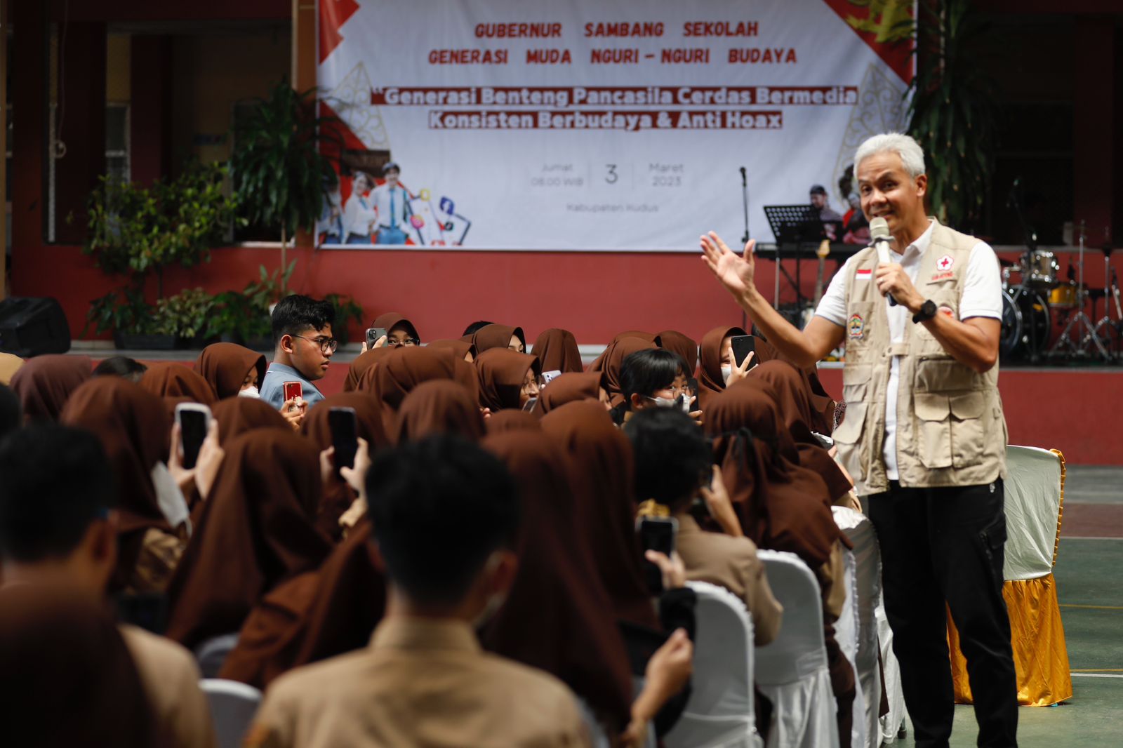 Gubernur Jateng ganjar Pranowo saat melakukan kegiatan Ganjar Sambang Sekolah di Kudus