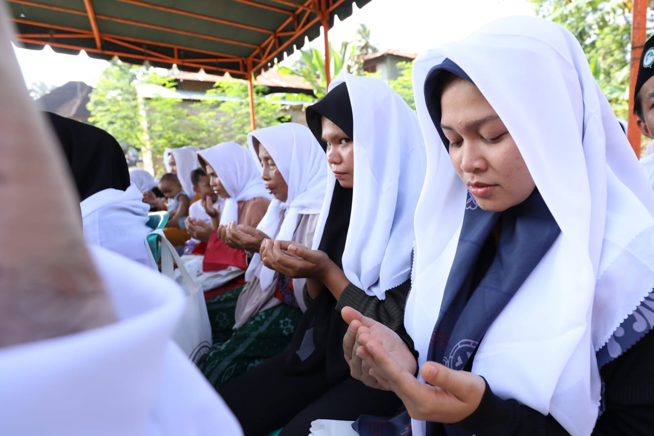 Tuan Guru Sahabat Ganjar (TGSG) menggelar kegiatan zikir, selawat, sekaligus kajian pendidikan jiwa dan akhlak bagi masyarakat dan jemaah di
