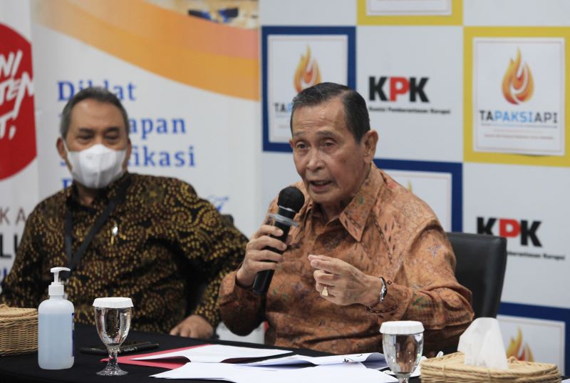  Ketua Dewan Pengawas (Dewas) Komisi Pemberantasan Korupsi (KPK) Tumpak Hatorangan Panggabean memberikan keterangan pers di Jakarta.
