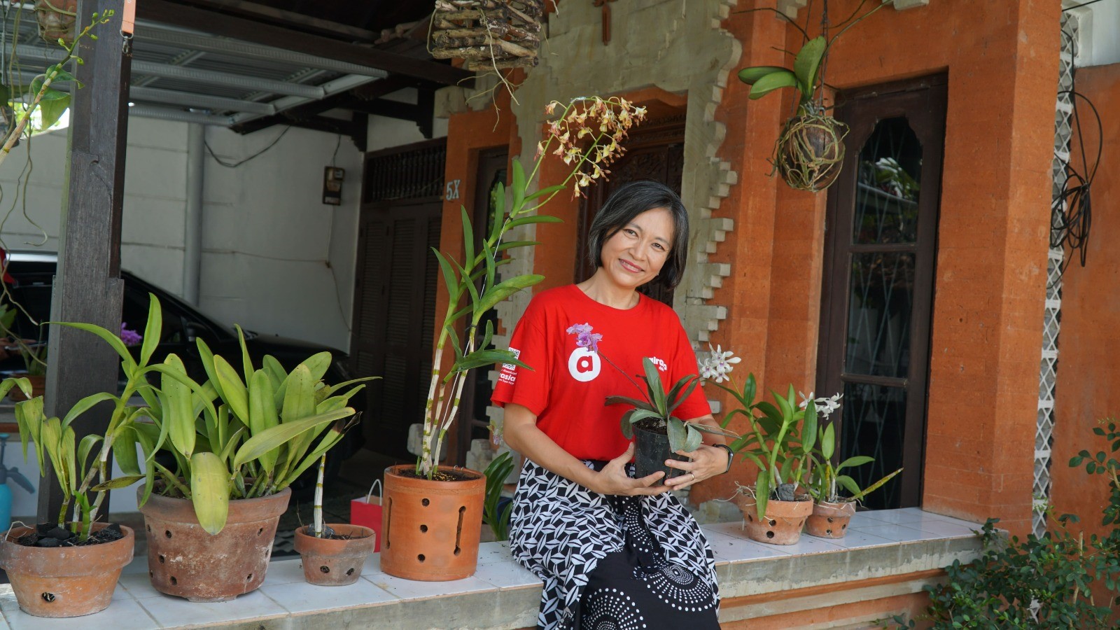 Ester Verawati, atau akrab disapa Ester, merupakan seorang pengemudi airasia ride di Provinsi Bali.