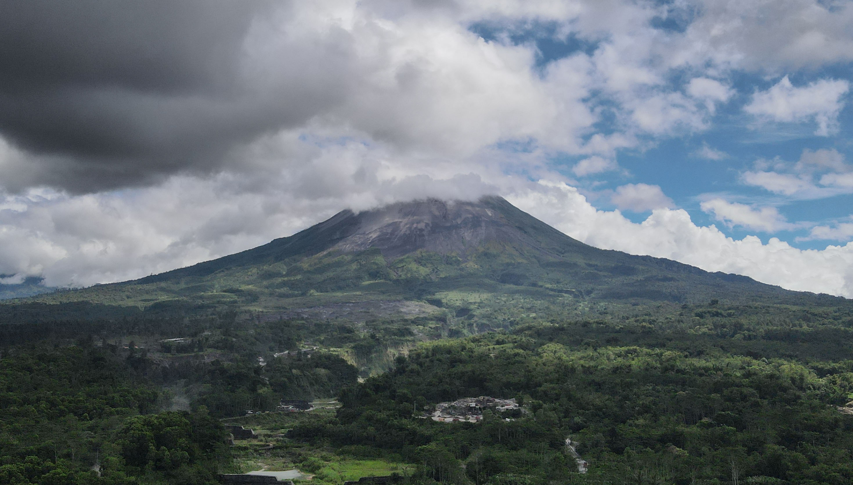 Foto aerial Gunung Merapi