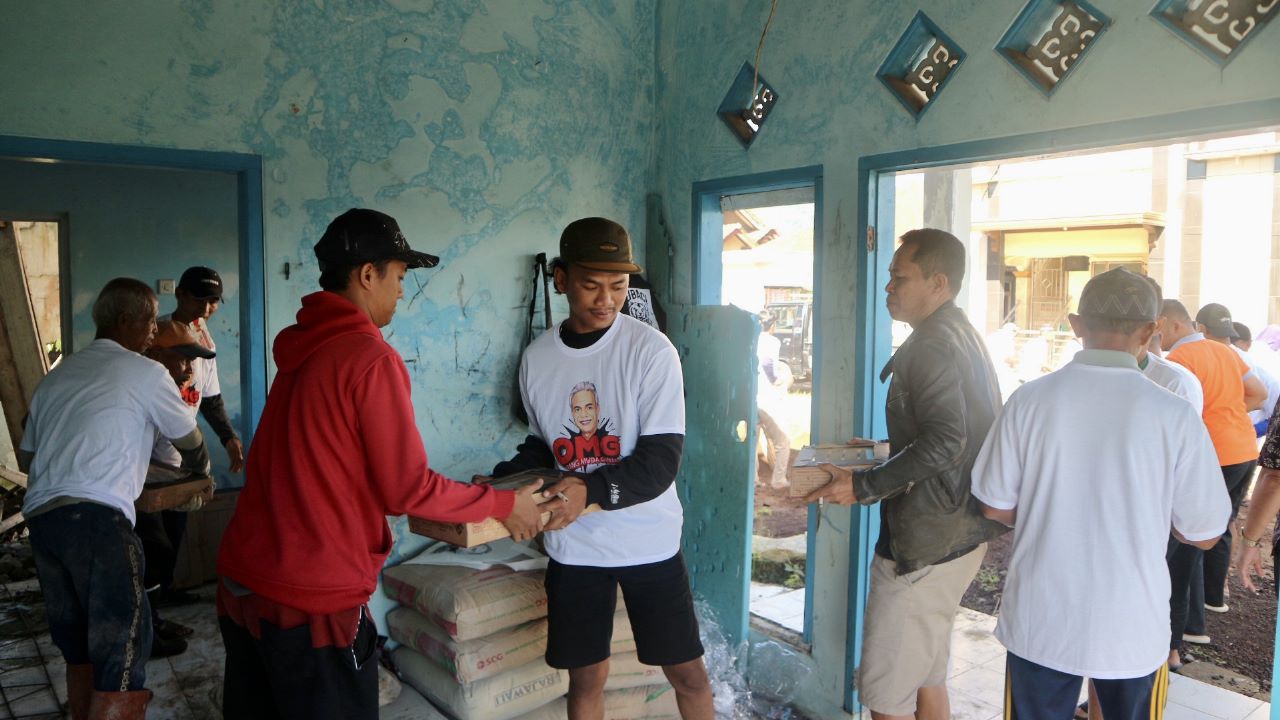 OMG Jabar-Majalengka gotong royong bangun fasilitas wudhu dan toilet umum