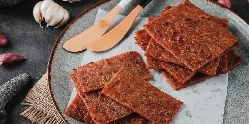 Satu dari brand lokal UMKM yang masuk program Kinovation adalah Dendeng Kukuruyuk asal Bandung.