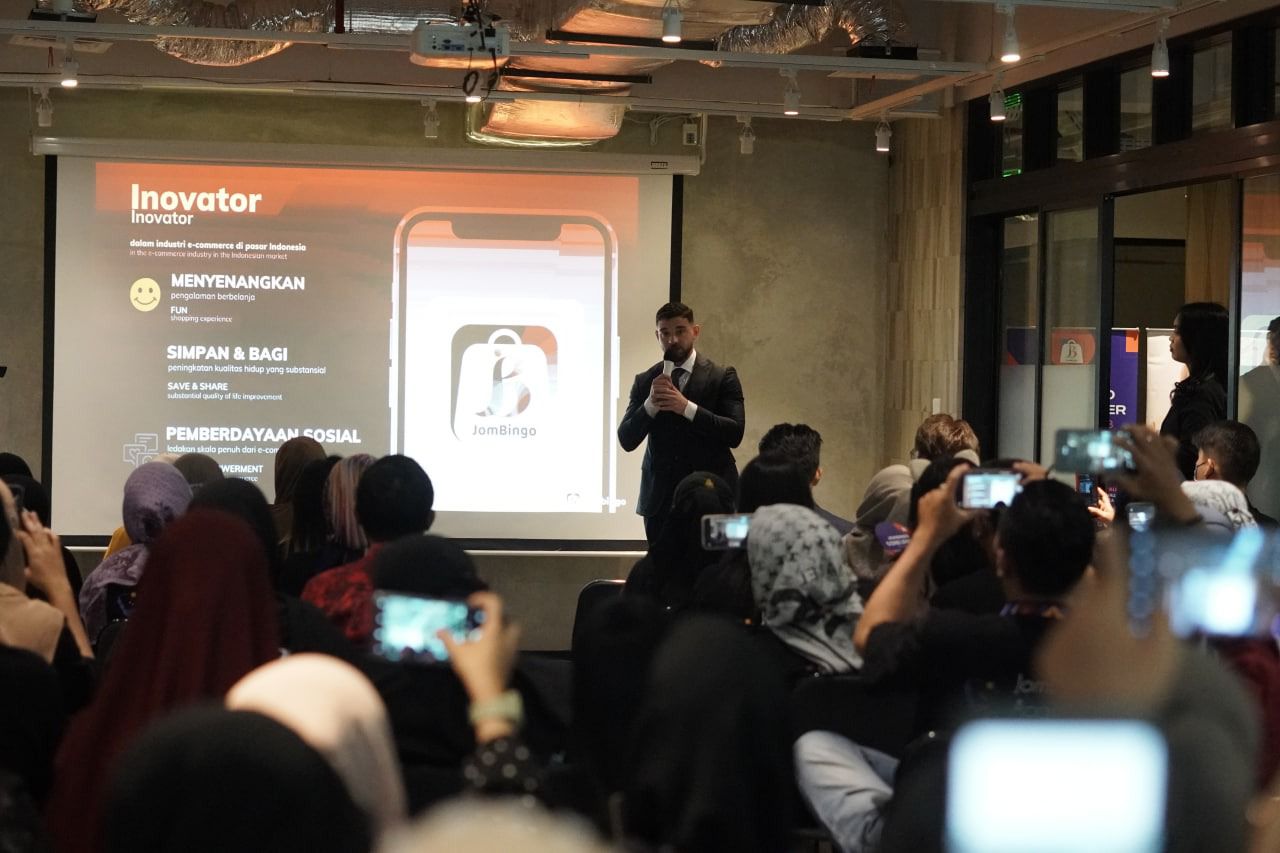 Direktur Strategi Jombingo, Alexander Perera saat menjadi narasumber pada acara JomBinggo Core Leader di Gedung Rajawali Jakarta.