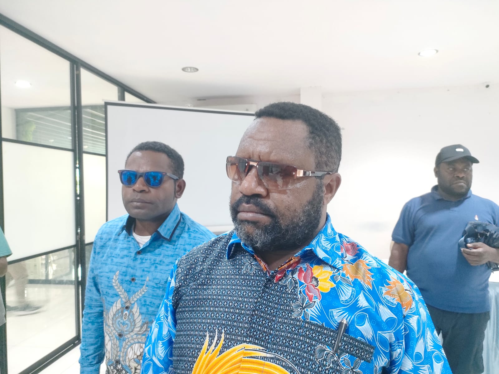 Adik kandung Gubernur Papua Lukas Enembe, Elius Enembe.