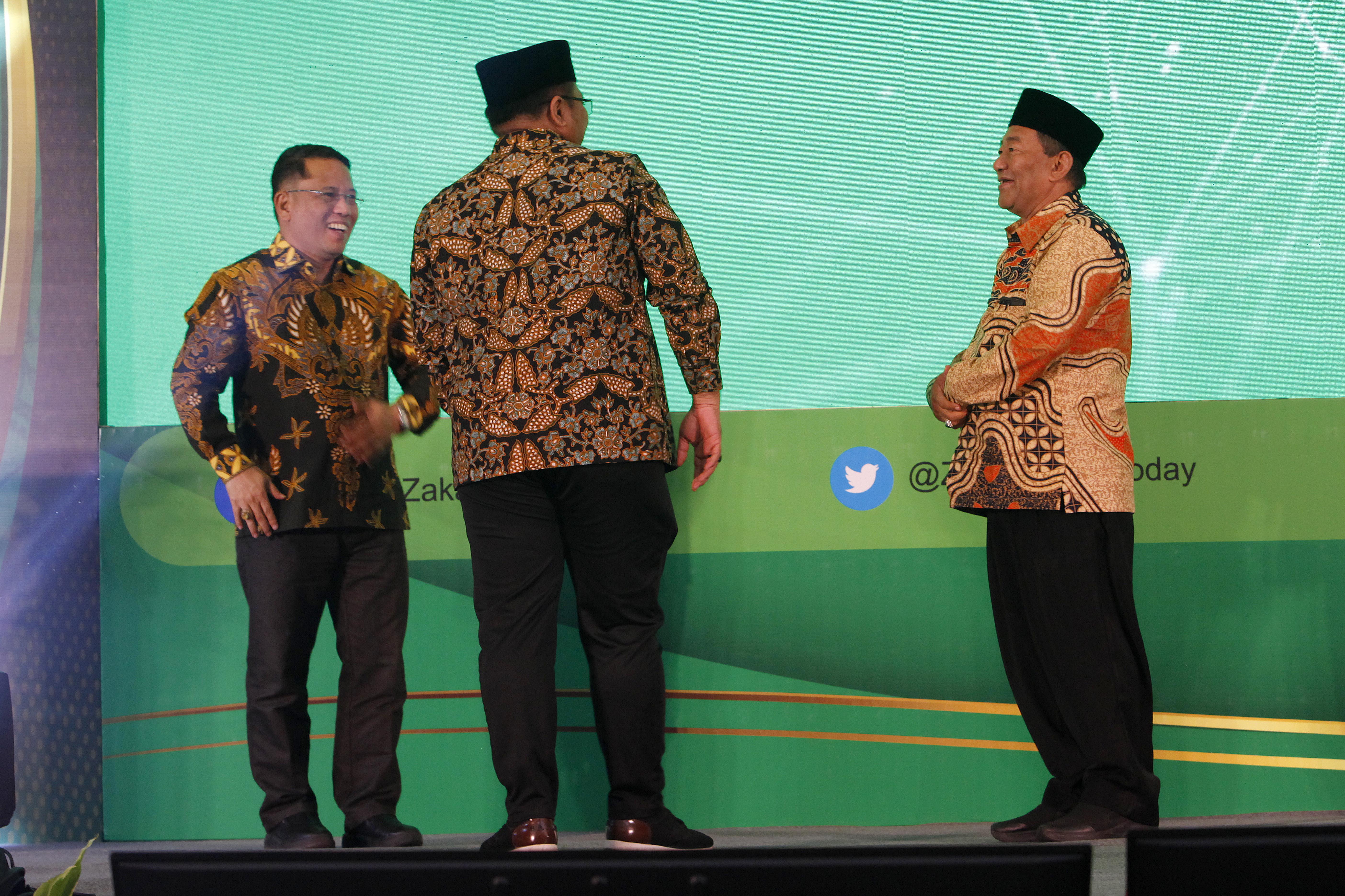 Direktorat Jenderal Bimbingan Masyarakat Islam Kamaruddin Amin (kiri)