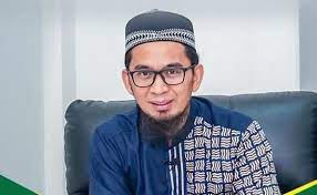 Ustaz Adi Hidayat.