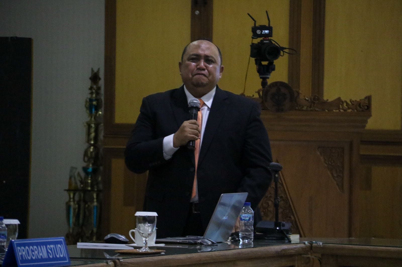  Atang Trisnanto, Ketua DPRD Kota Bogor dalam sidang promosi doktor di Institut Pertanian Bogor