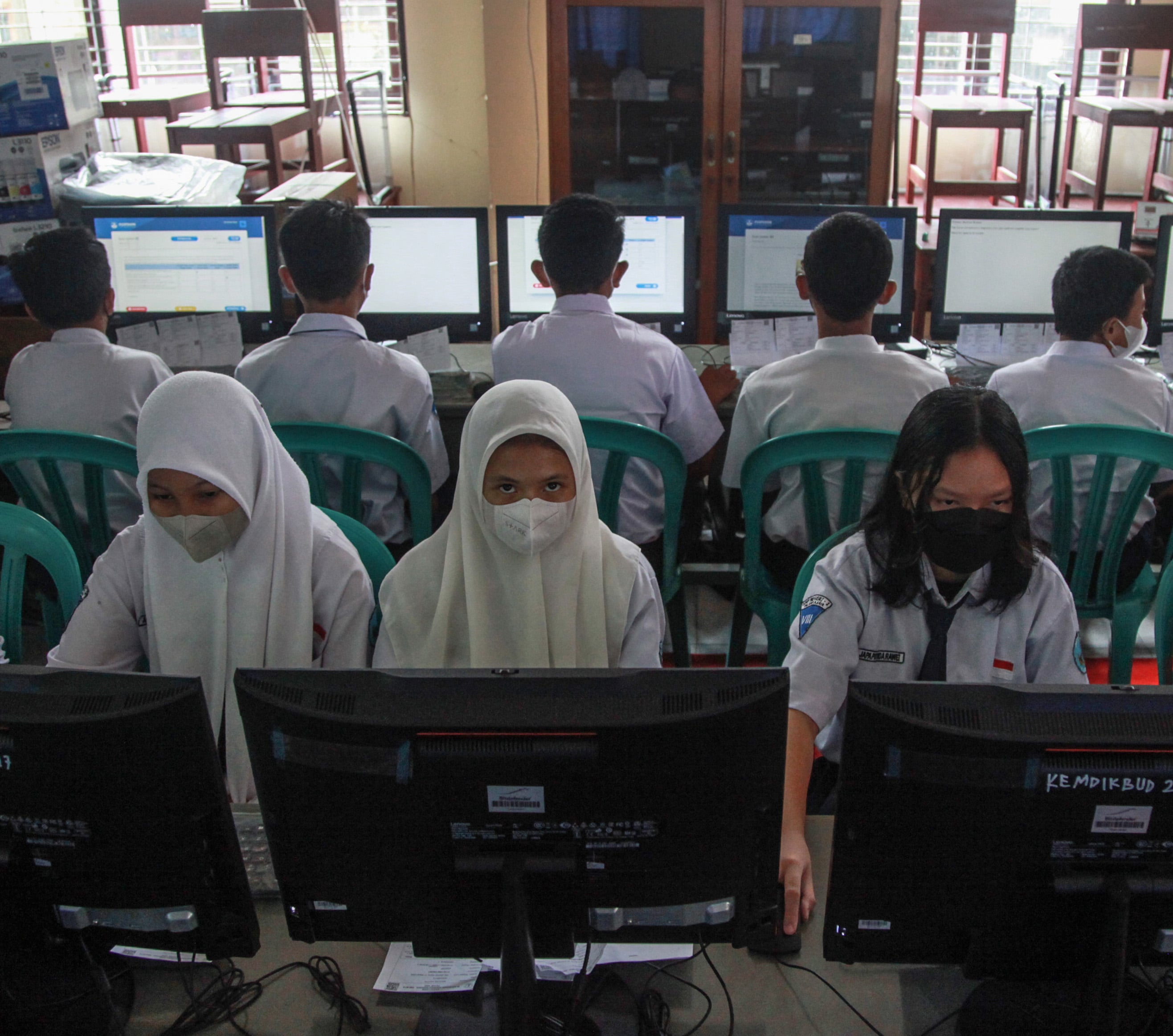 Ilustrasi: sejumlah siswa mengikuti ujian Asesmen Nasional Berbasis Komputer (ANBK) di SMP Negeri 1 Palangka Raya, Kalimantan Tengah.