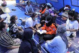 Warga mengungsi di tenda akibat kebakaran Depo Pertamina di Plumpang, Jakarta