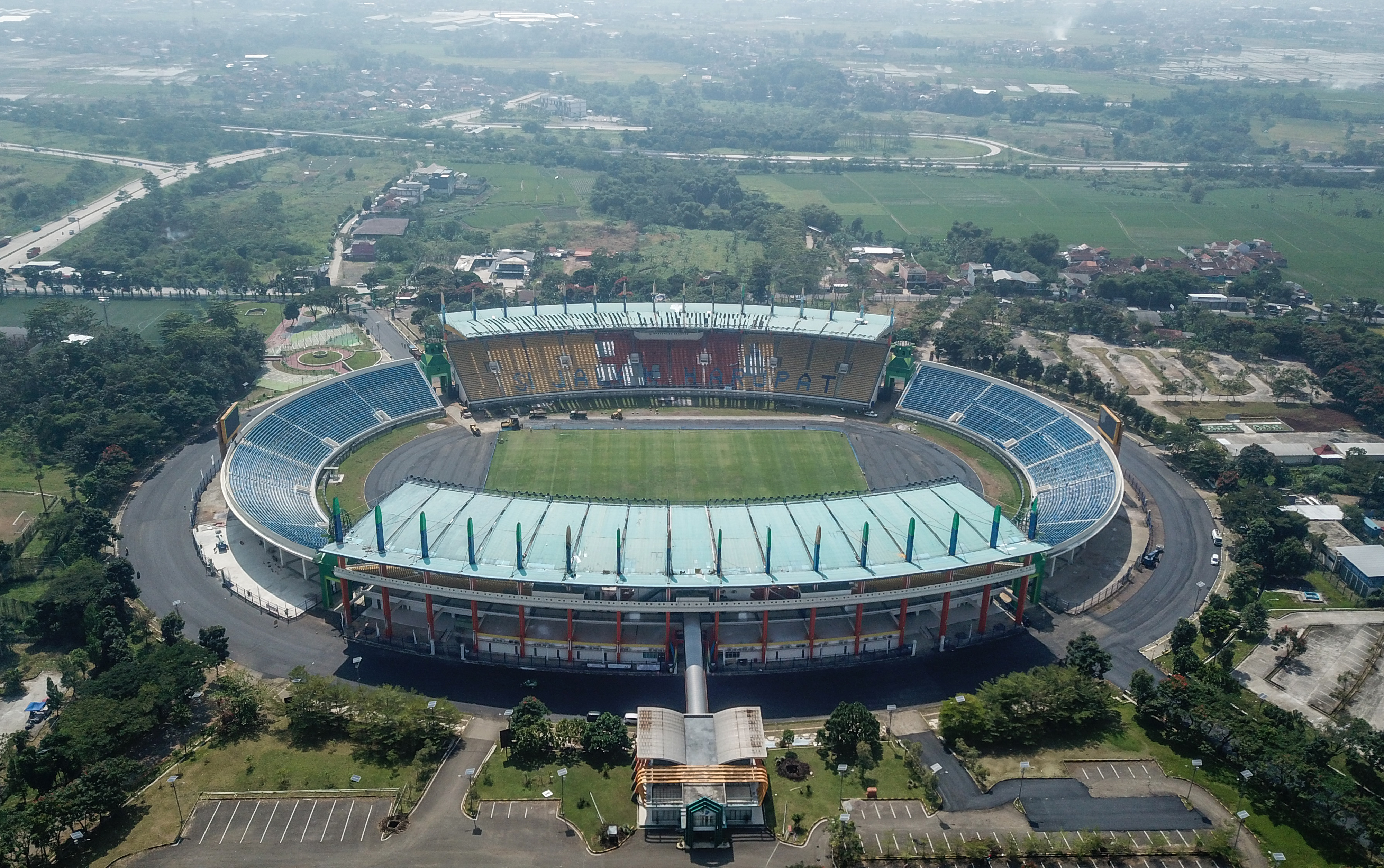 Foto udara Stadion Si Jalak Harupat di Kabupaten Bandung, Jawa Barat. 