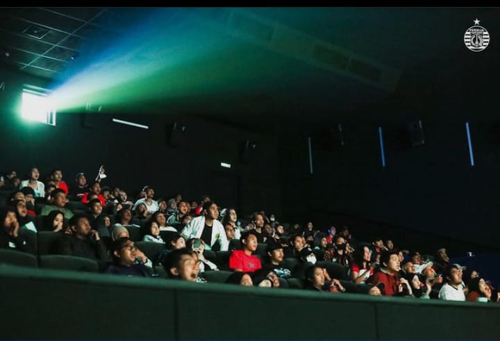  Jak Mania mendapat pengalaman baru dalam menikmati serunya pertandingan Persija di Bioskop, Selasa (28/3/2023)