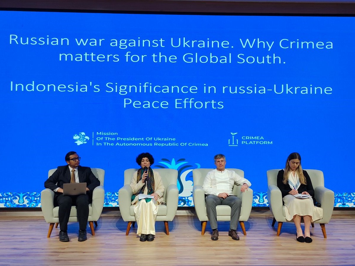  Delegasi dari Ukraina menghadiri undangan seminar yang diadakan di gedung Pascasarjana UMY.