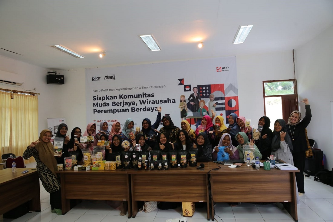 Sejumlah perempuan mengikuti pelatihan UMKM yang digelar APP Sinar Mas dan Pijar Foundation 