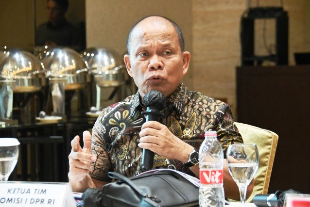 Anggota Komisi I DPR RI Sturman Panjaitan saat memimpin Rapat Kerja Komisi I ke Kepri, Kamis (16/3/2023). 