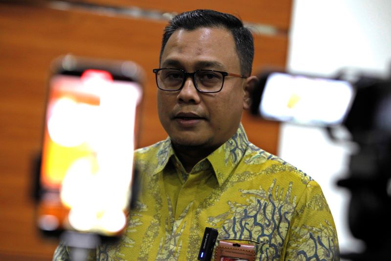 Juru bicara Komisi Pemberantasan Korupsi (KPK) Ali Fikri menyampaikan keterangan pers kepada wartawan di Gedung KPK.