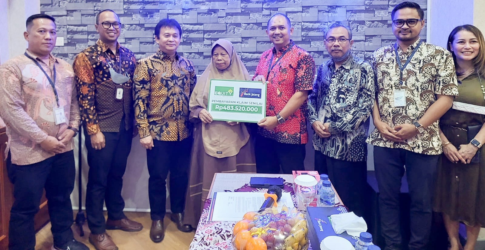 Equity Life dan Bank Jateng bayarkan klaim ahli waris nasabah