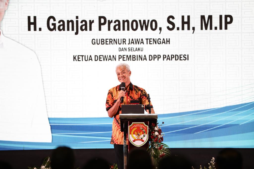  Ketua Dewan Pembina PAPDESI, Ganjar Pranowo memberi sambutan rakerda Papdesi Jateng, Rabu (15/3/2023)