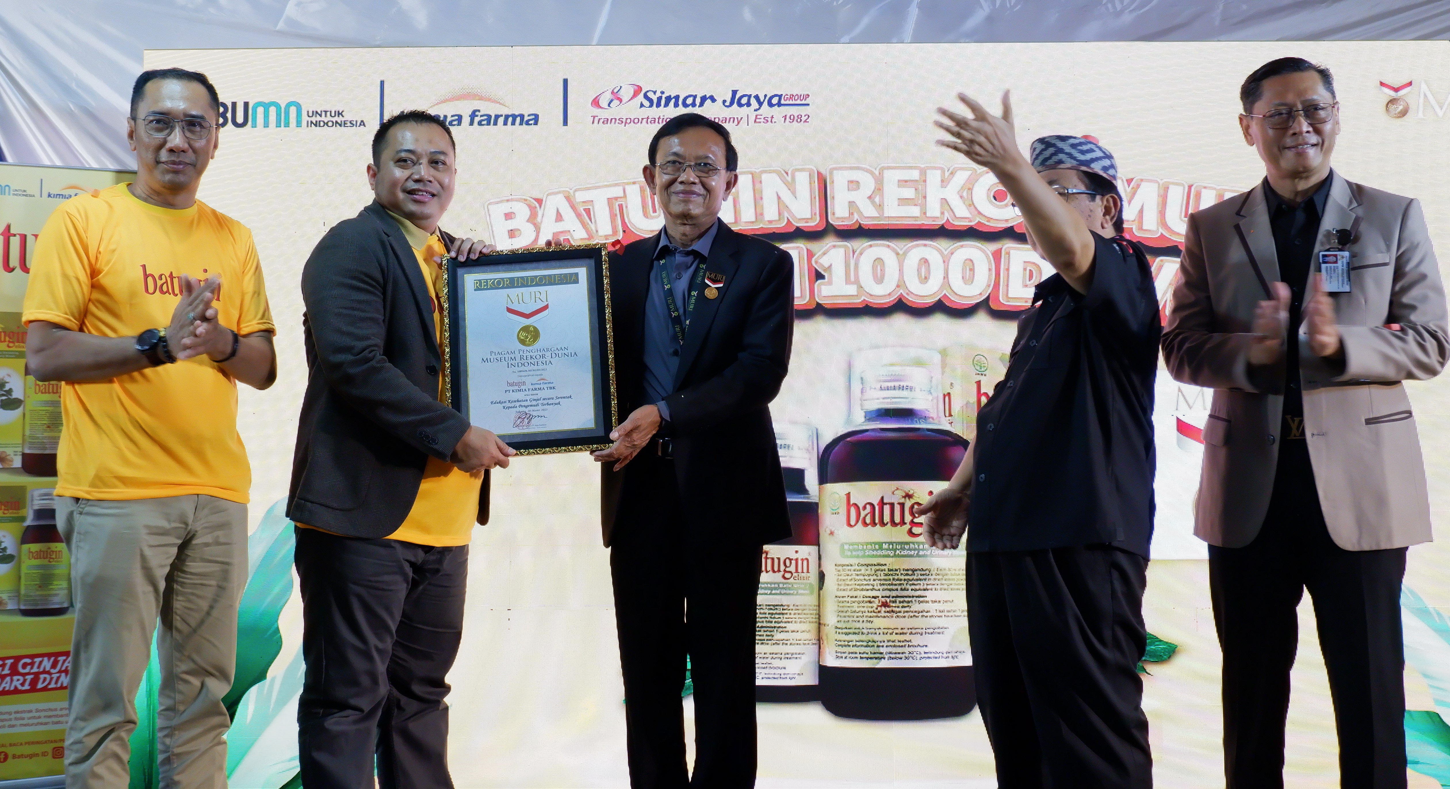 GM Marketing & Sales Produk Non Farma PT Kimia Farma Tbk, Eka Puji Rachmadi di kawasan Pool Cibitung Sinar Jaya, Bekasi, Senin (20/3).