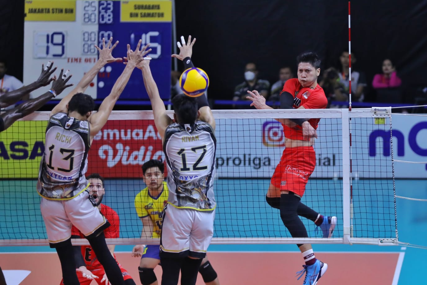 Jakarta STIN BIN mengalahkan Surabaya BIN Samator dengan skor telak 3-0 (25-23, 25-19, 25-16) di GOR Sritex Arena Solo, Jawa Tengah, Kamis (