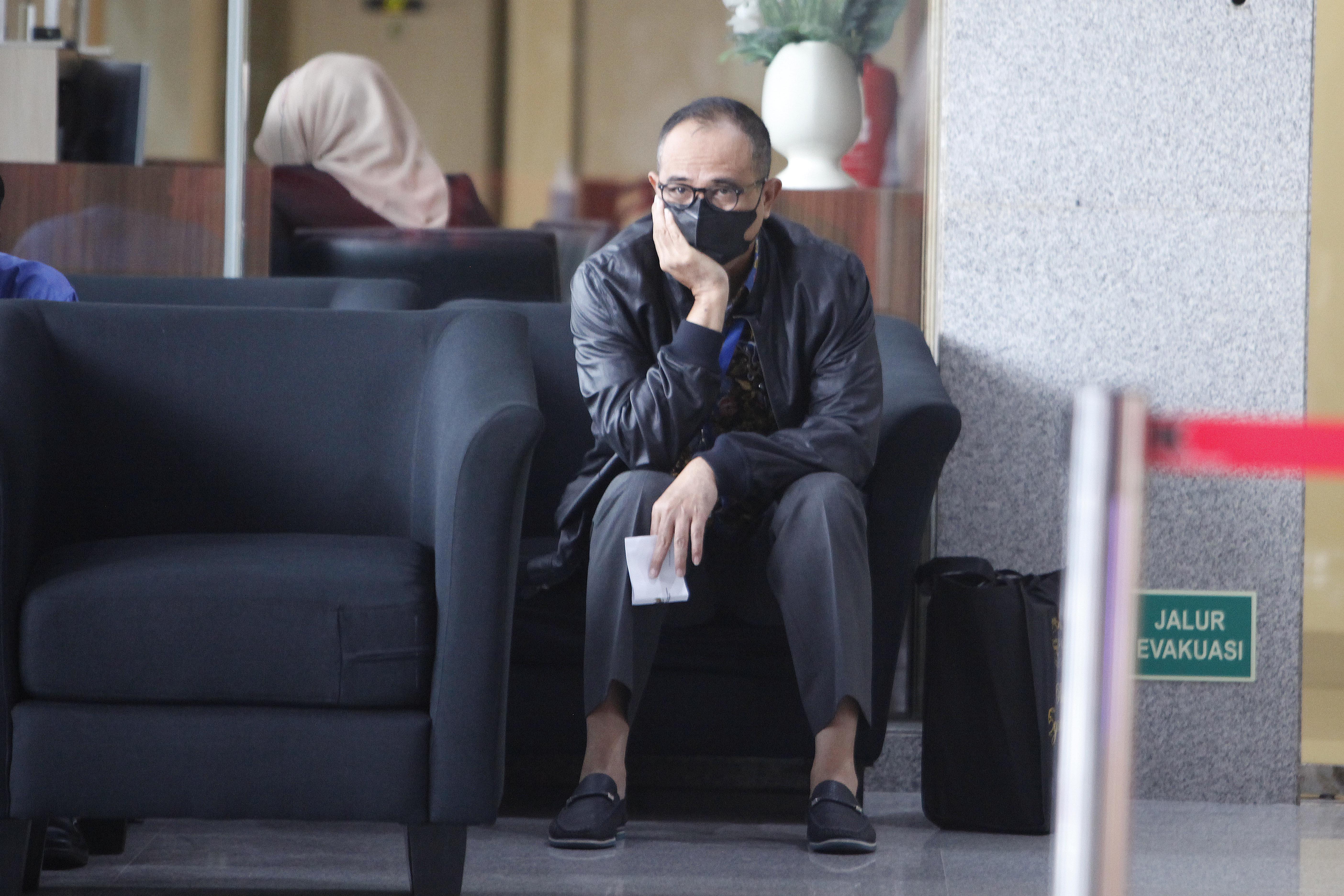 Mantan Kepala Bagian Umum di Kanwil DJP Jakarta Selatan II, Rafael Alun Trisambodo di Gedung KPK.