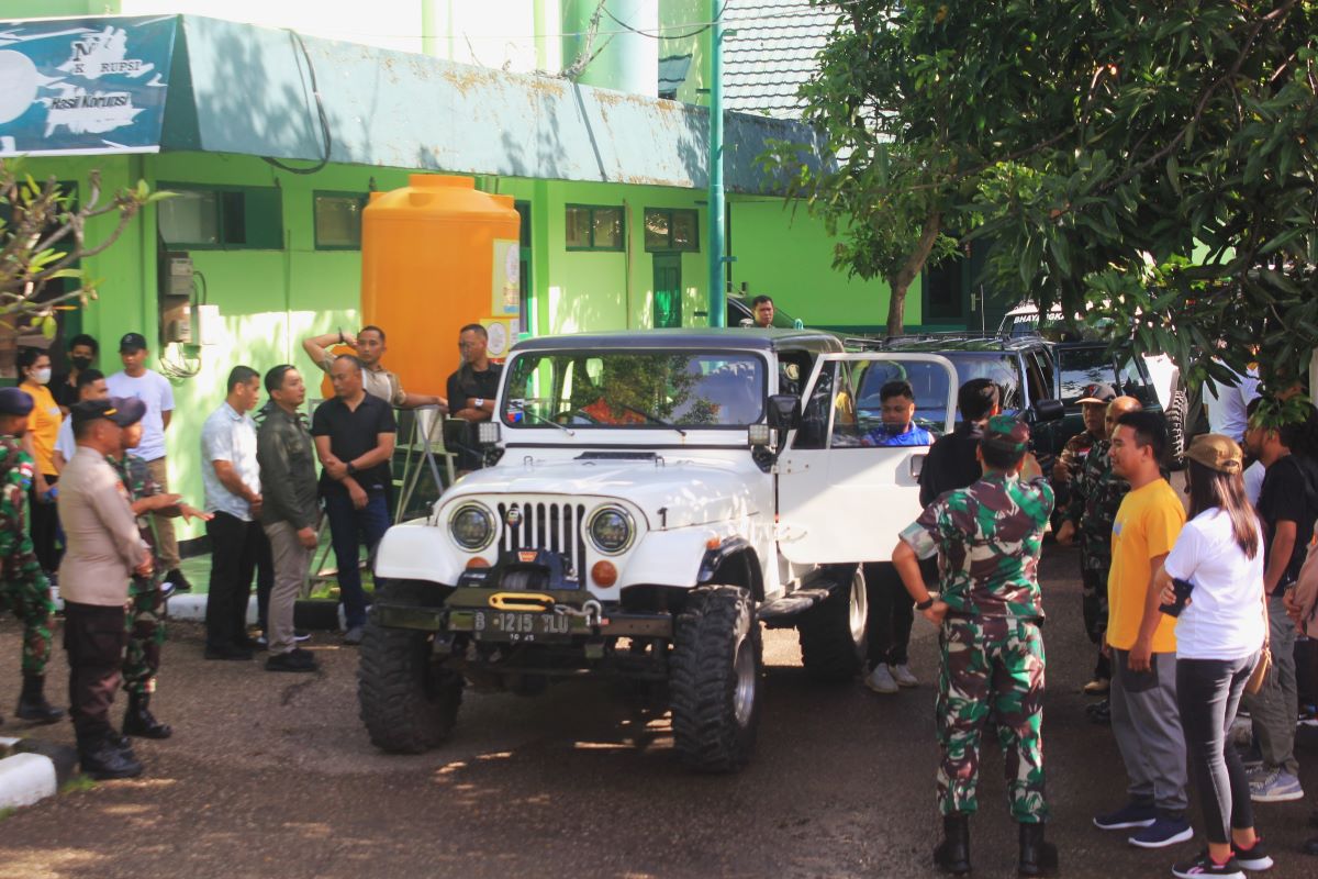Kegiatan pelepasan tim gempur stunting Korem 161 menuju desa terpencil, Sabtu (4/3). 