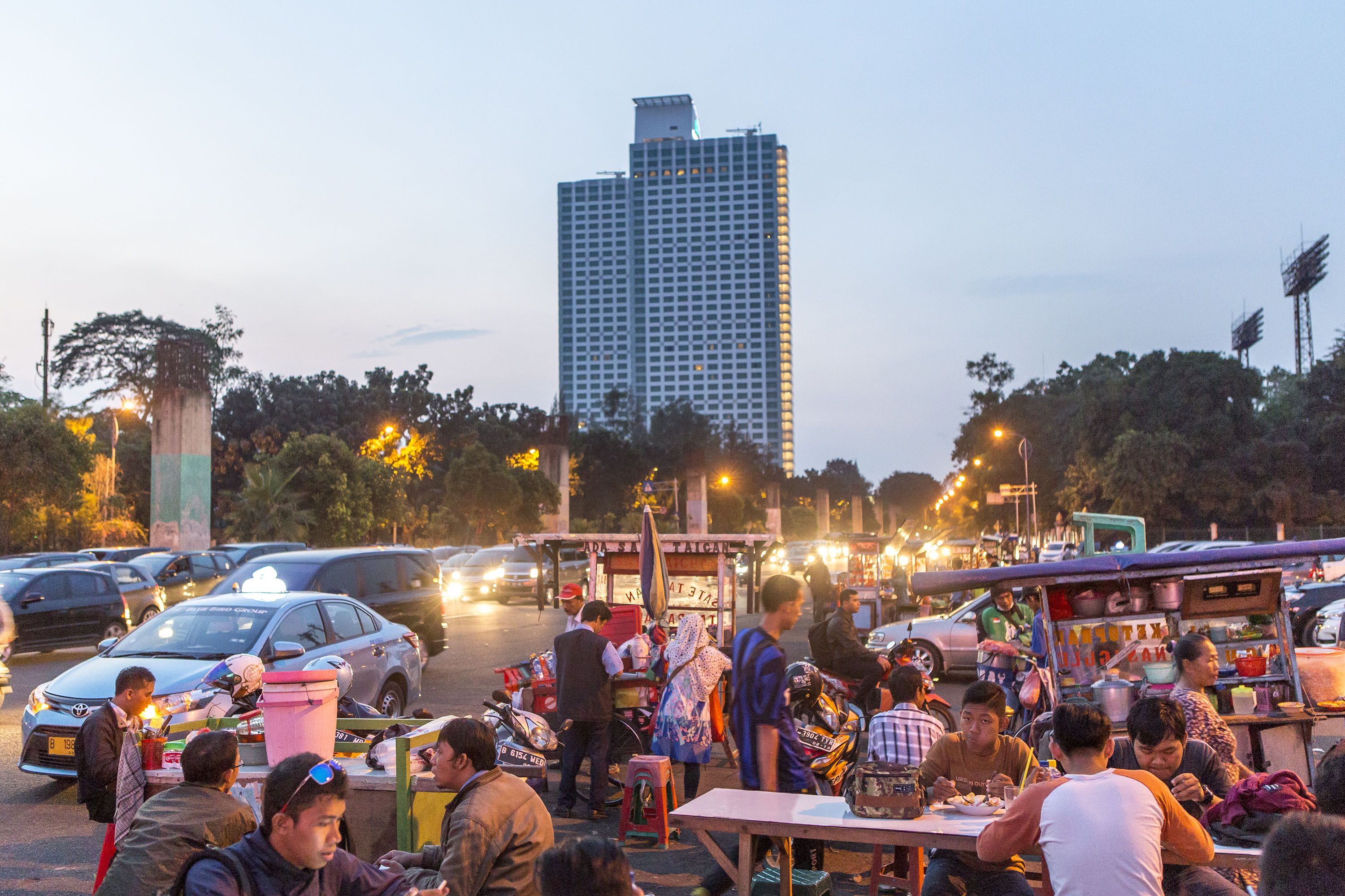 Ilustrasi ngabuburit jelang berbuka puasa