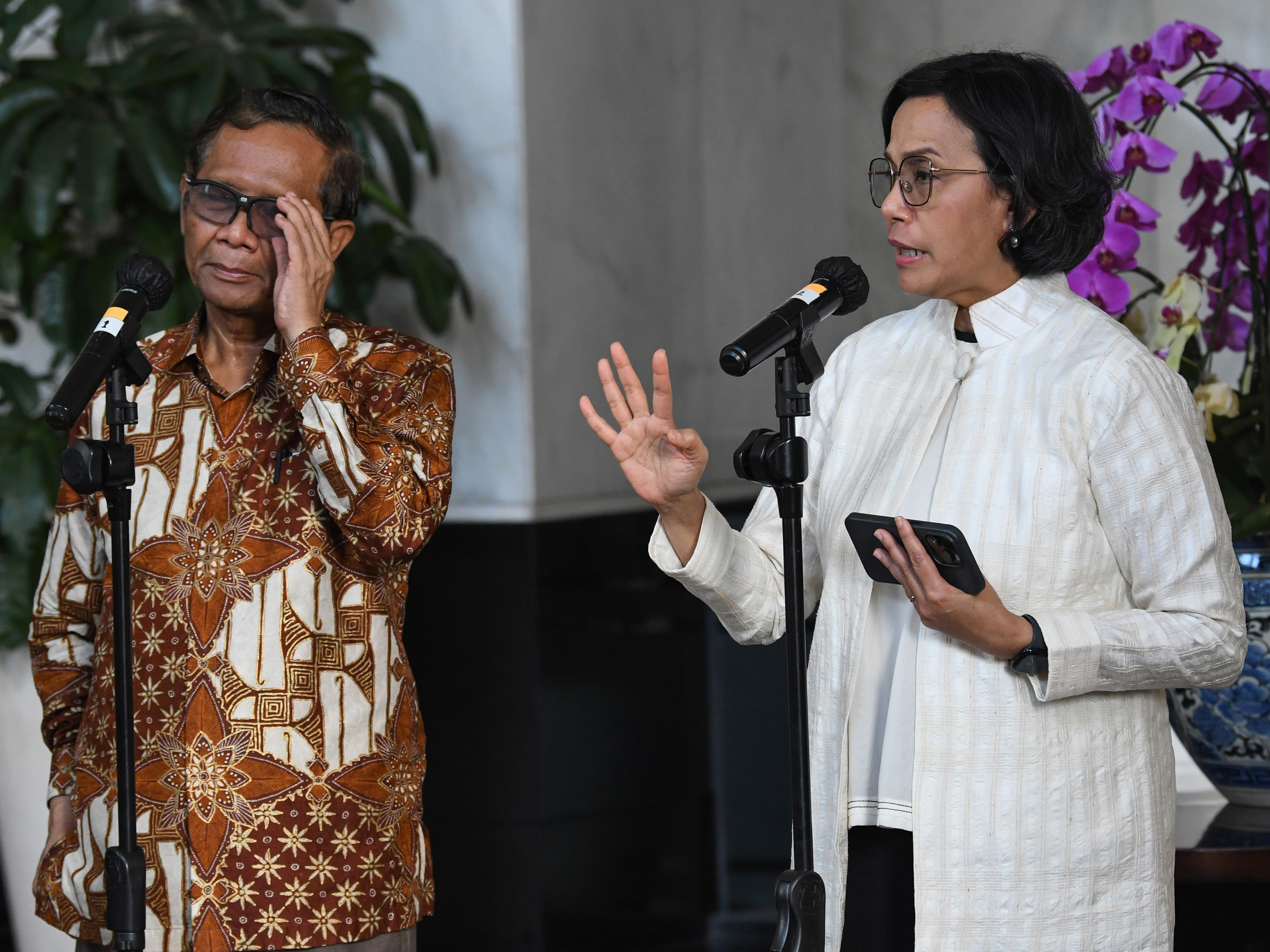MENKOPOLHUKAM MAHFUD DAN MENKEU SRI MULYANI TANGGAPI DUGAAN TRANSAKSI GELAP DI KEMENKEU.