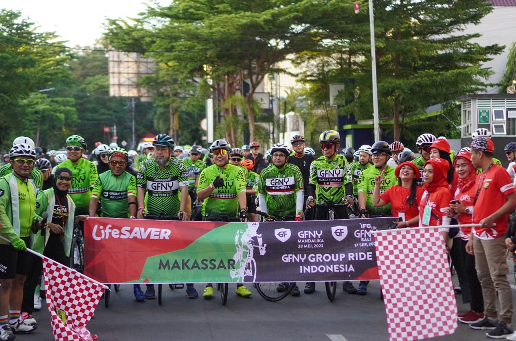 Peserta group ribe GFNY Indonesia di Kota Makassar, Sulsel, Minggu (12/3).