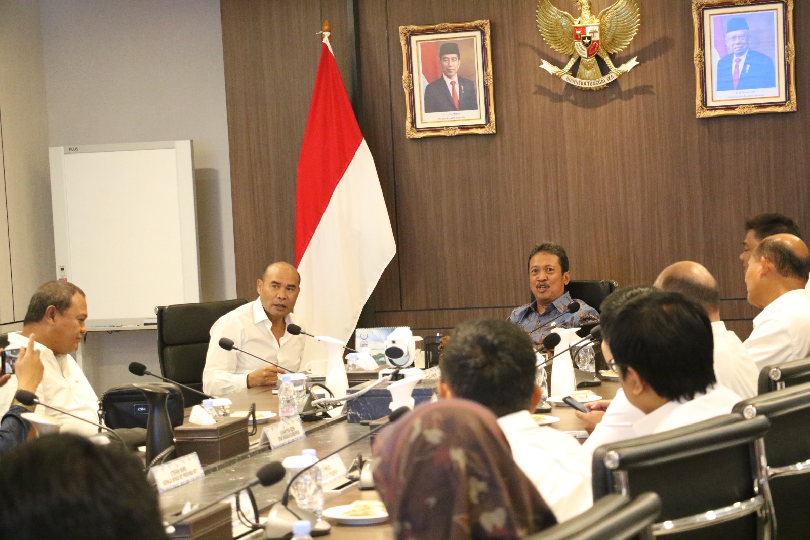 Gubernur NTT Viktor Laiskodat bertemu Menteri KKP Sakti Wahyu Trenggono di Jakarta membahas rencana pembangunan tambak udang raksasa di NTT