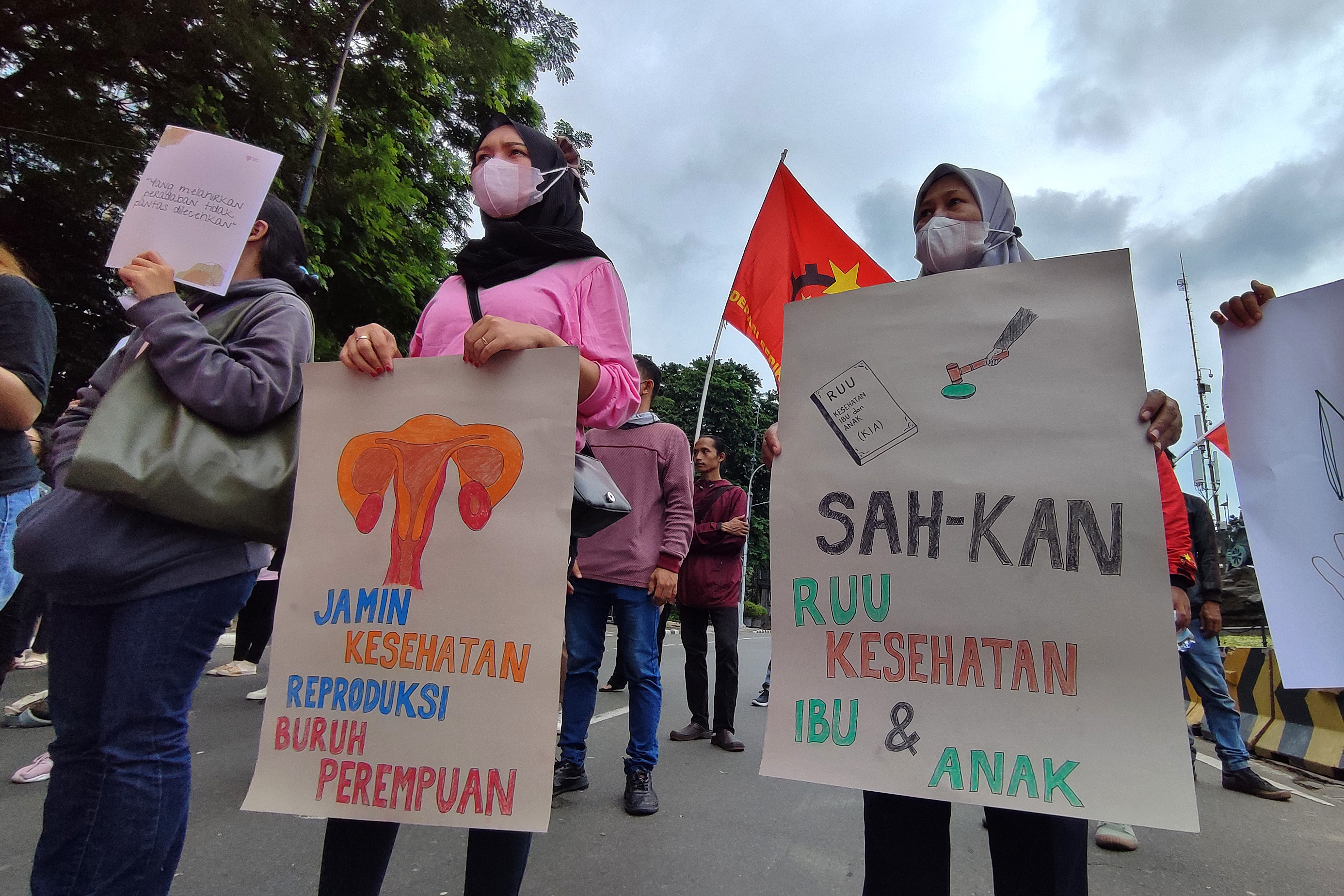 Aksi demonstrasi Hari Perempuan Internasional di Patung Kuda, Jakarta Pusat, Rabu (8/3).