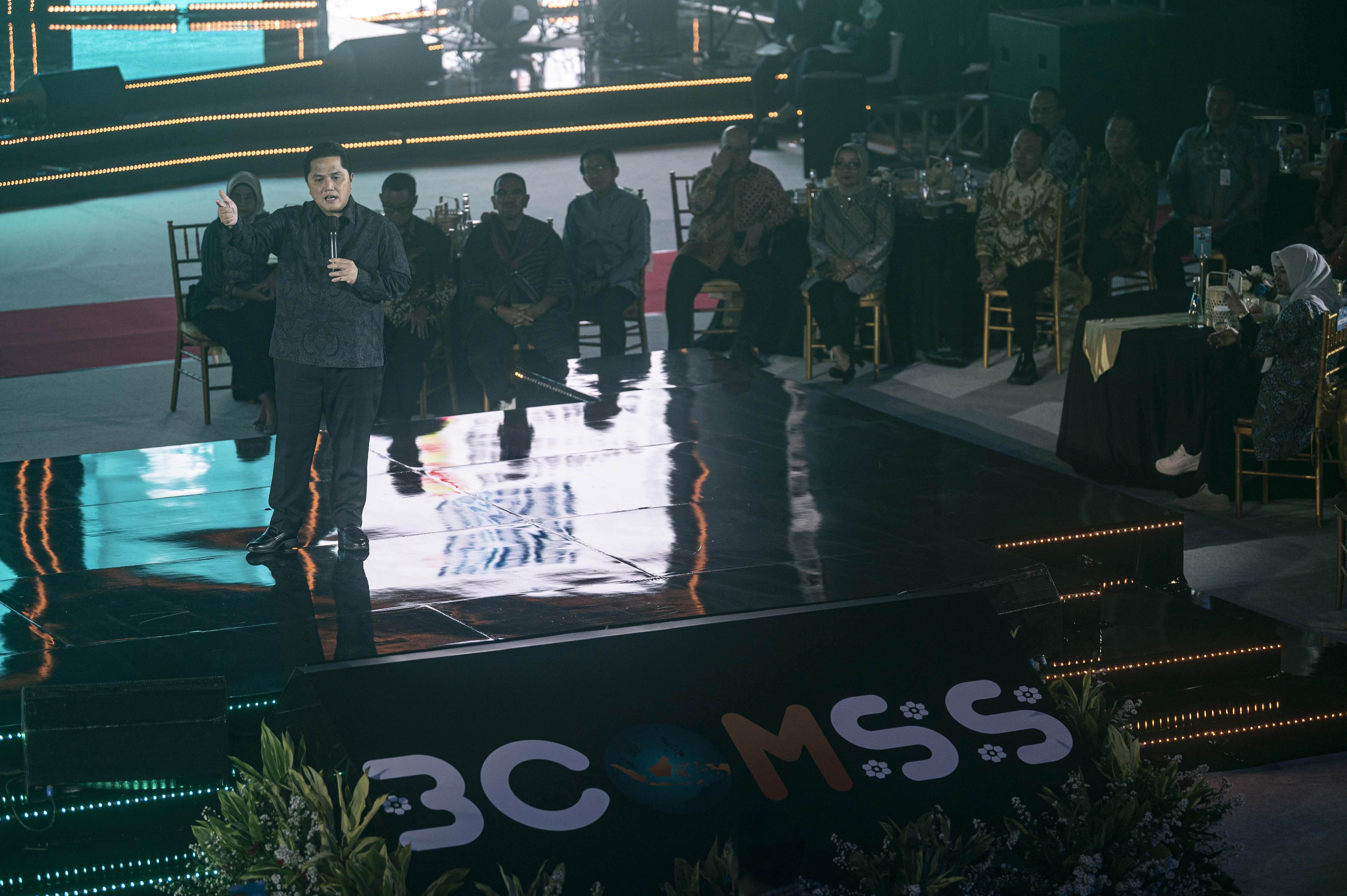  Menteri BUMN Erick Thohir berbicara dalam malam puncak BUMN Corporate Communications and Sustainability Summit (BCOMSS) 2023.