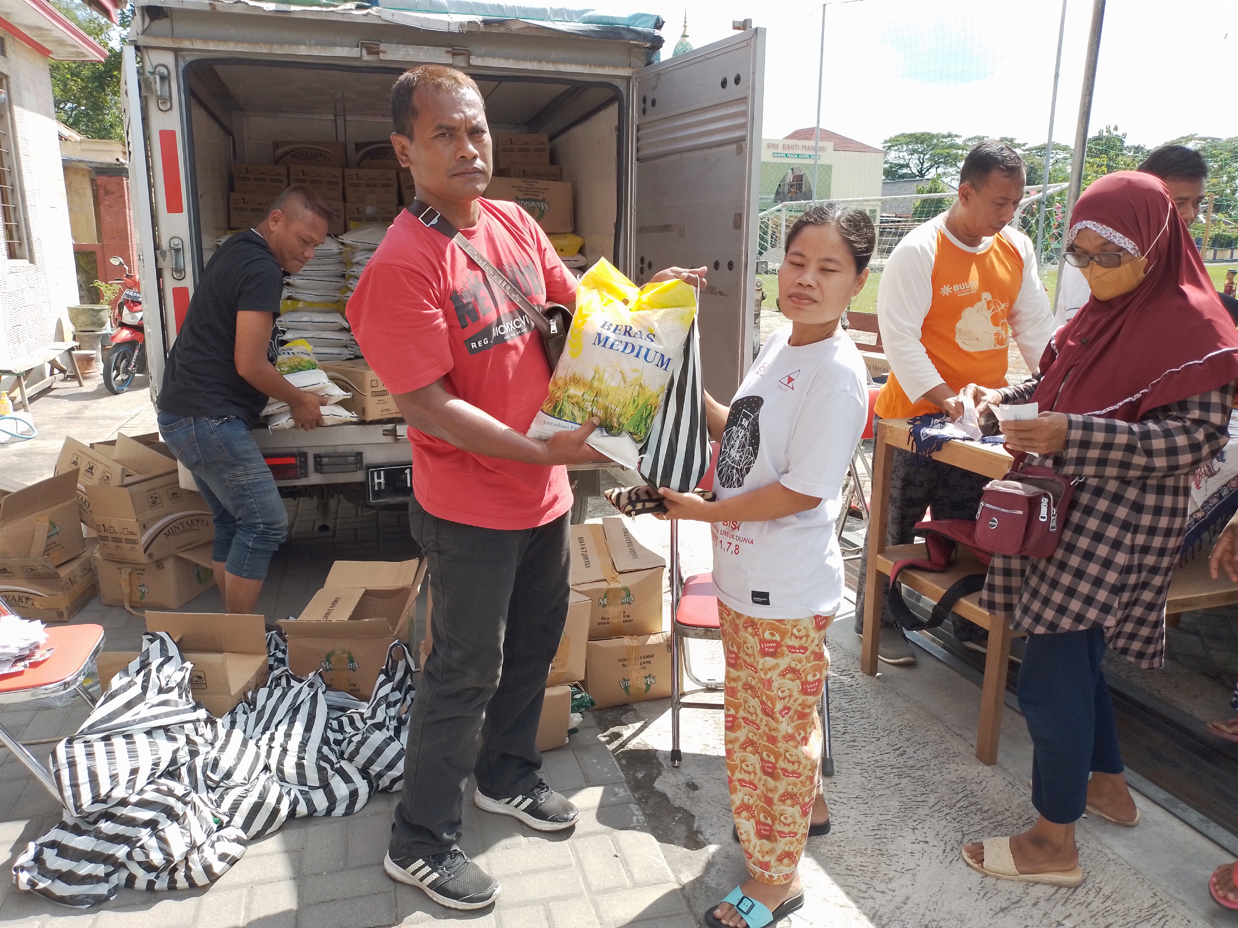 Bulog menggelar pasar murah di Kabupaten Klaten, Jawa Tengah