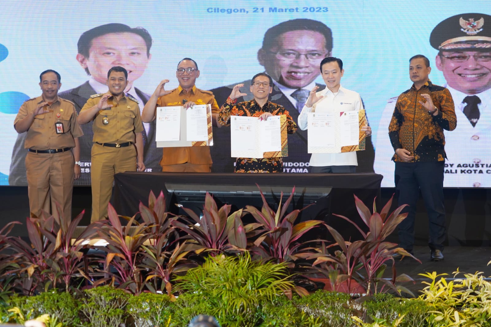 Acara penandatanganan MoU pembangunan Pelabuhan Warnasari antara Pemkot Cilegon, PT Krakatau Steel dan PT Chandra Asri Petrochemical. 