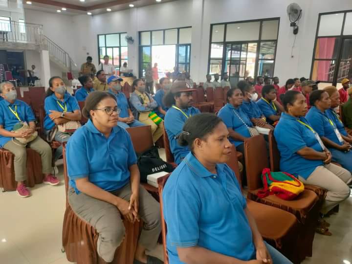 Sejumlah warga mengikuti pelatihan yang digelar Dinas Tenaga Kerja Kabupaten Sorong