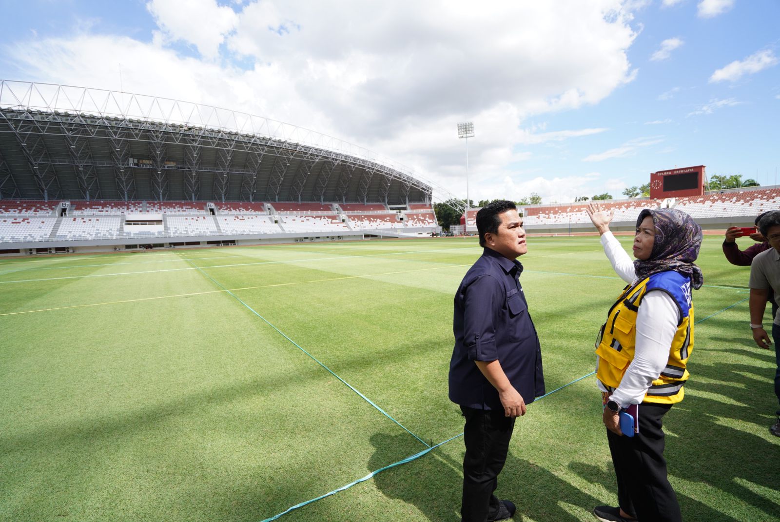 Ketua Panitia Penyelenggara FIFA U-20 World Cup 2023 (LOC), Erick Thohir meninjau Stadion Jakabaring, Sumsel, Sabtu (11/3).