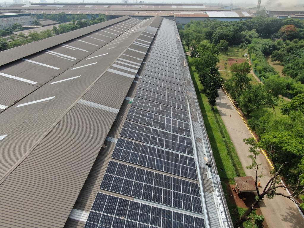 Pemasangan panel surya 900 kWp (kilowatt peak) di area GRP pada 2022 sebagai salah wujud komitmen perusahaan dalam pengurangan emisi karbon.
