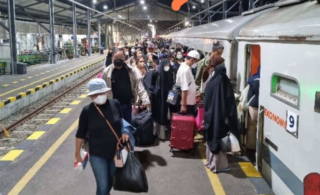 Kereta api jarak jauh