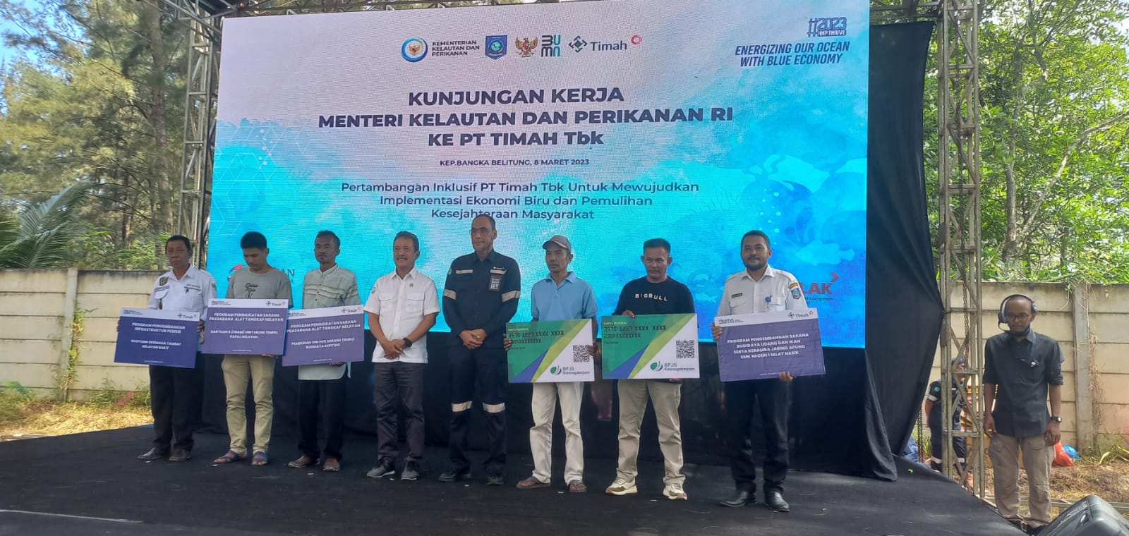 Kunker Menteri KKP Sakti Wahyu Trenggono ke Prov.Babel selain melihat program revitalisasi mangrove juga serahkan CSR PT Timah, Tbk..