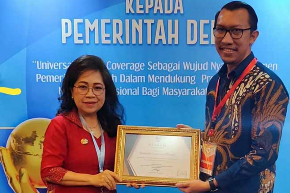 Pemkab Kepulauan Sangihe Raih Penghargaan Universal Health Coverace